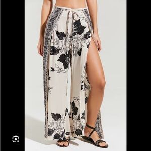 Billabong Black and White Floral Swim Coverup Pants size medium